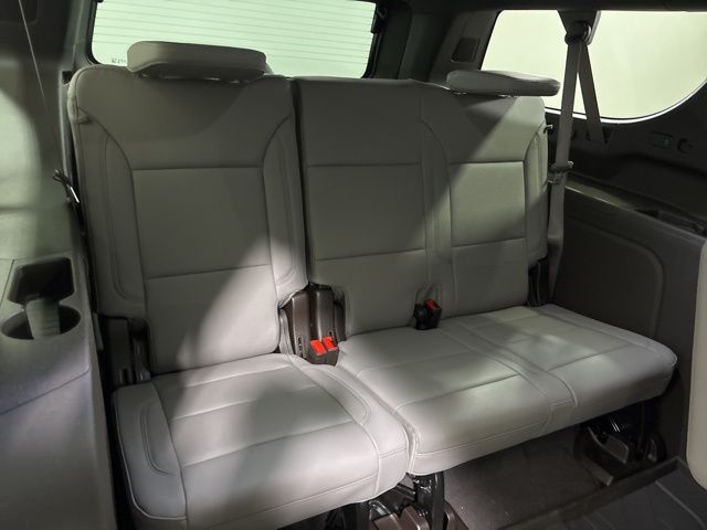 2025 Chevrolet Suburban LT photo