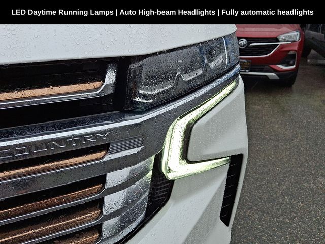 2023 Chevrolet Suburban High Country photo