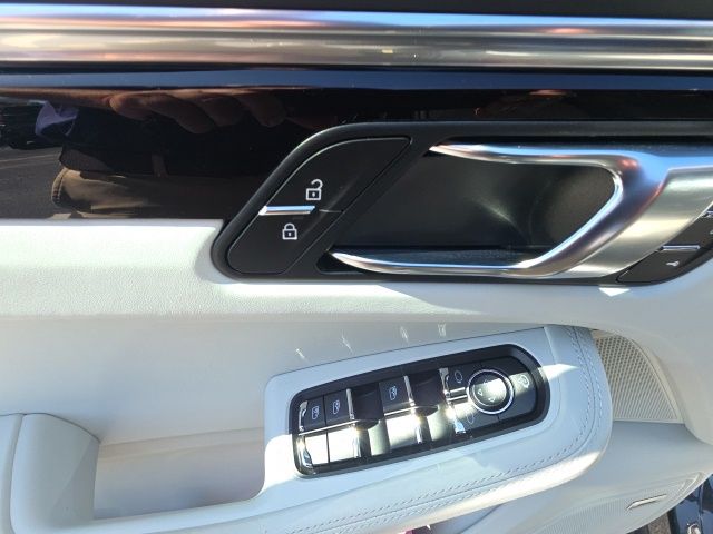 Used 2025  Porsche Base image 18