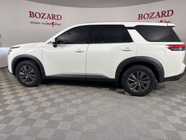 2022 Glacier White Nissan Pathfinder S FWD SUV