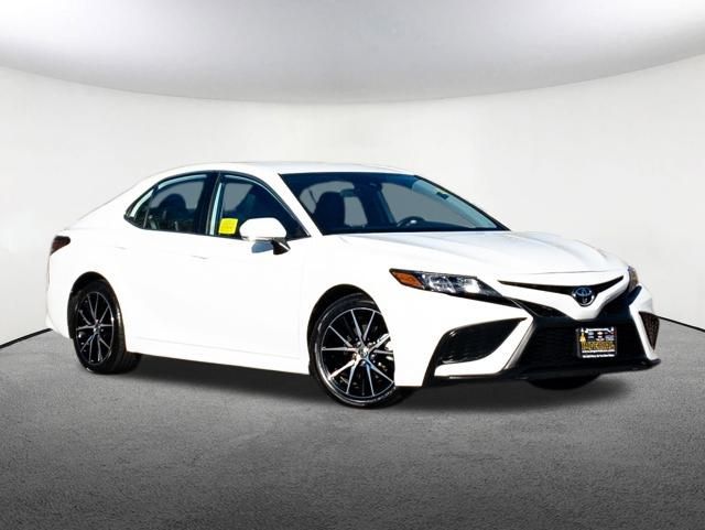 2024 Toyota Camry SE 2