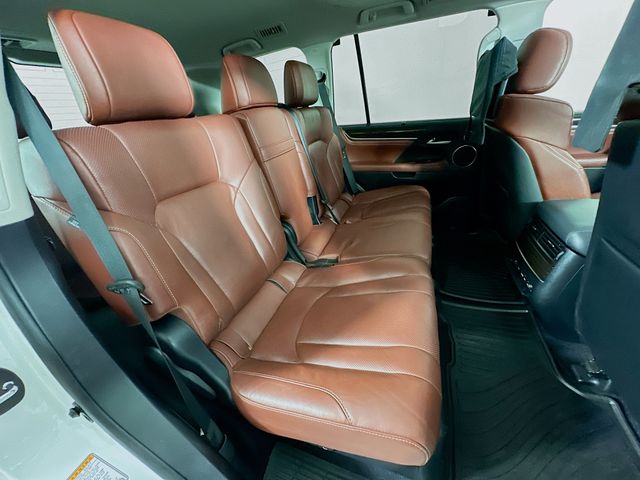 2016 Lexus LX 570 30