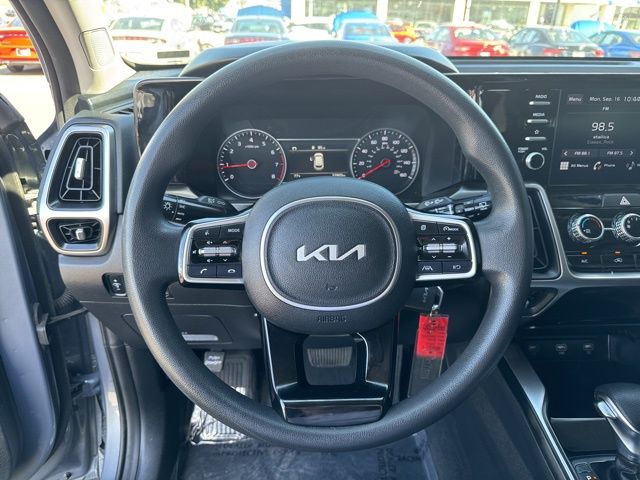 2022 Kia Sorento LX 13