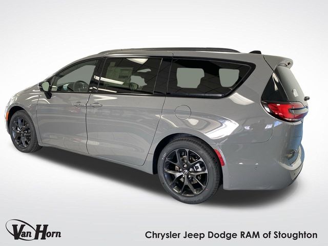 2025 Chrysler Pacifica Limited photo