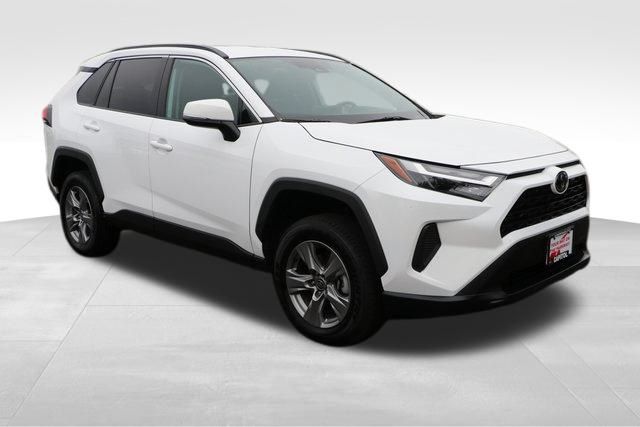 2024 Toyota RAV4 XLE 16