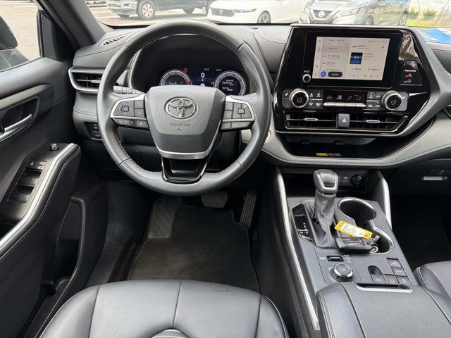 Used 2025 Toyota Highlander SUV