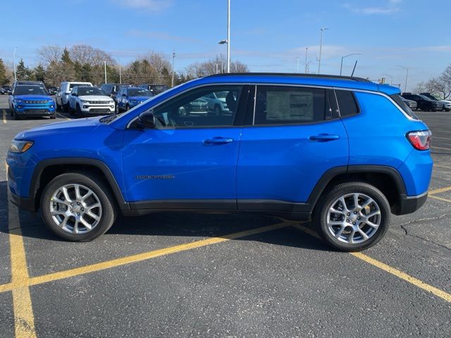 2024 Jeep Compass Latitude Lux 9