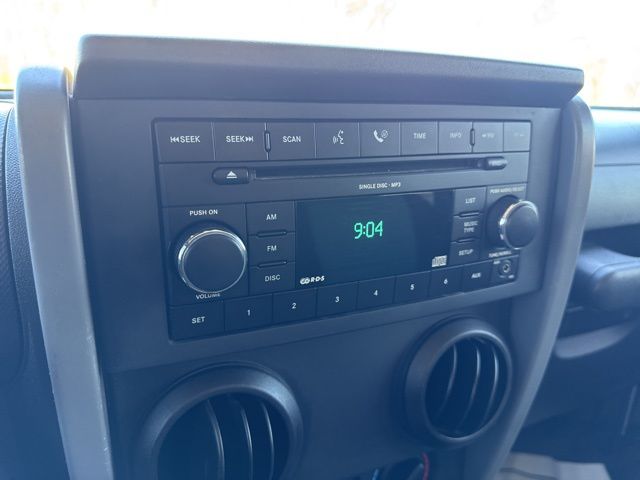 Used 2008 Black Jeep X image 19