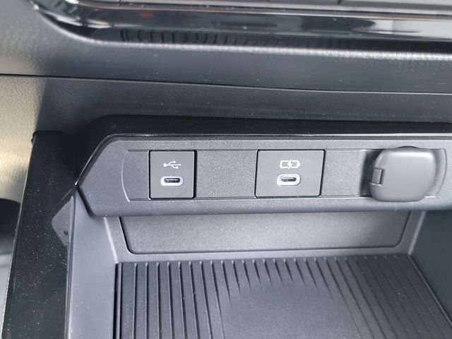 2026 Toyota Prius XLE - Photo 13