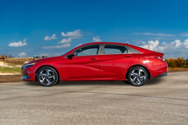 2022 Hyundai Elantra Limited 4