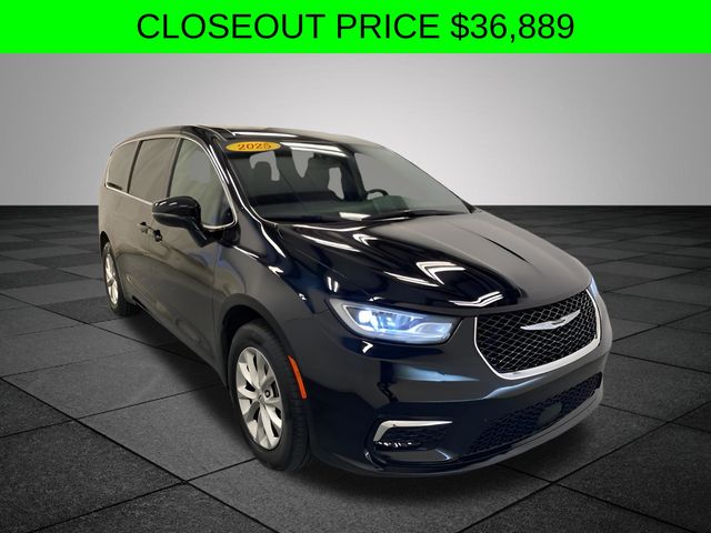 Diamond Black 2025 Chrysler Pacifica Minivan All-Wheel Drive 9-Speed Automatic