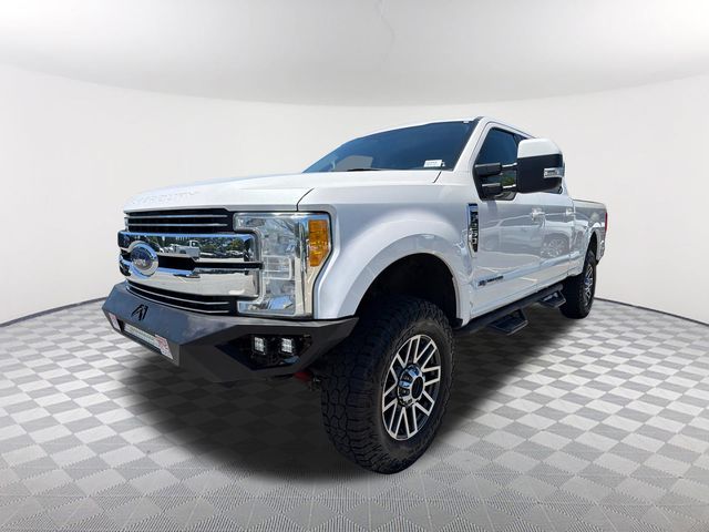 White Platinum Clearcoat Metallic 2017 Ford F-250 Super Duty Lariat Crew Cab 4WD Pickup Truck Four-Wheel Drive 6-Speed Automatic