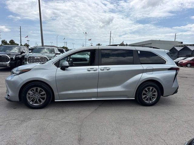 2023 Toyota Sienna XLE - Photo 6