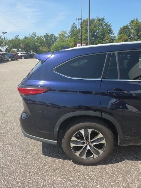 Used 2022 Toyota Highlander Hybrid SUV