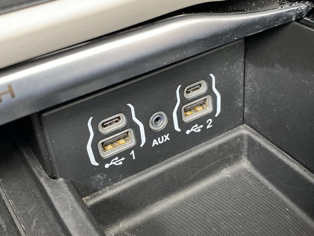 2023 Chrysler Pacifica Limited photo
