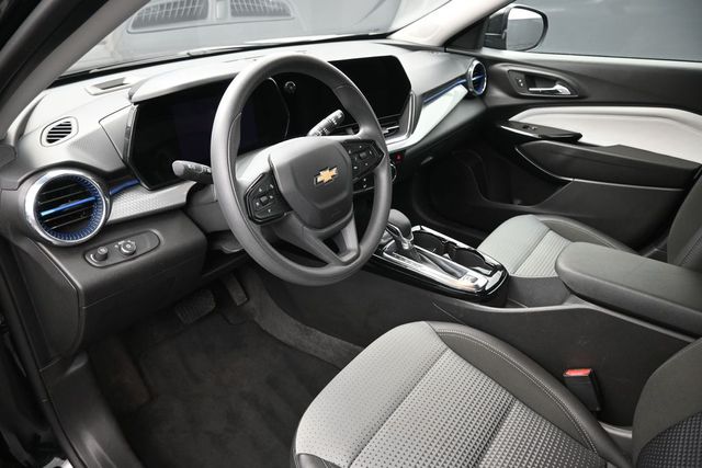 Used 2025 Chevrolet Trax SUV