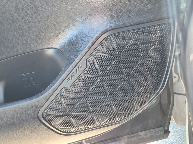 2022 Toyota RAV4 - Image 17
