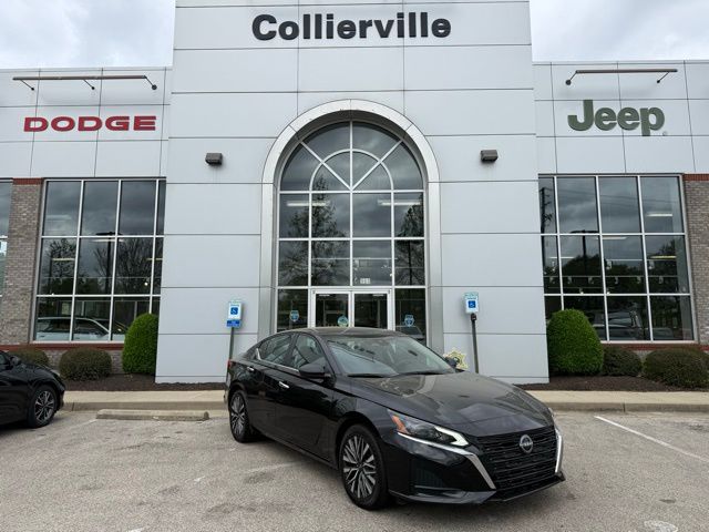 Super Black Clearcoat 2025 Nissan Altima 2.5 SV FWD Sedan Front-Wheel Drive Continuously Variable Transmission