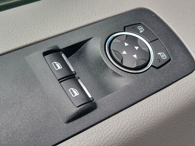 Used 2019 Blue Ford XL image 18