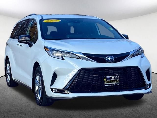 2022 Toyota Sienna XSE 2