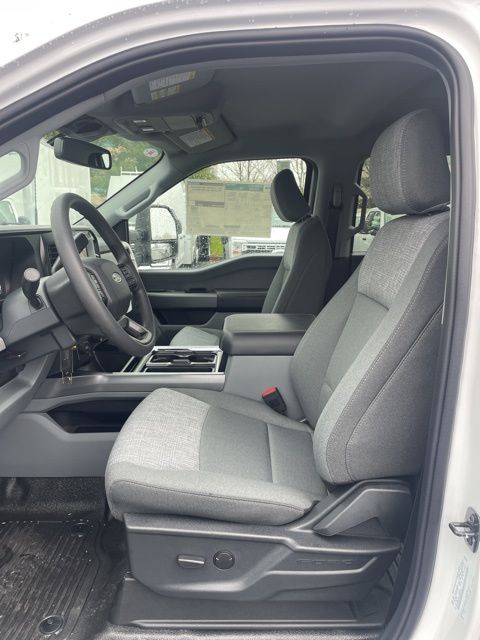 2025 Ford F-550 Super Duty 
