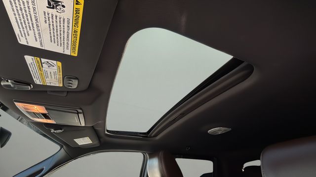 Used 2011 White Ford Platinum image 19