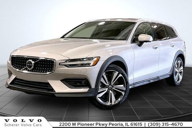 Silver Dawn Metallic 2025 Volvo V60 Cross Country B5 Plus AWD Wagon All-Wheel Drive Automatic