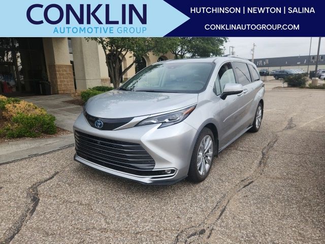 Celestial Silver Metallic 2024 Toyota Sienna Platinum 7-Passenger FWD Minivan Front-Wheel Drive Continuously Variable Transmission