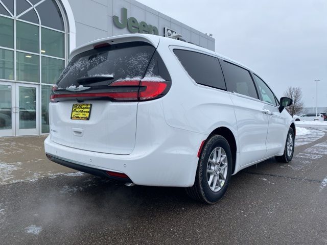 2026 Chrysler Pacifica Select - Bright White Clearcoat exterior view 5