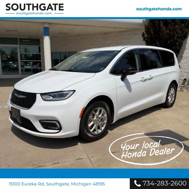 Bright White Clearcoat 2024 Chrysler Pacifica Minivan Front-Wheel Drive 9-Speed Automatic