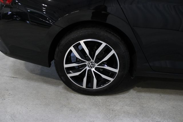 Used 2025 Black Volkswagen 1.5T SE image 33