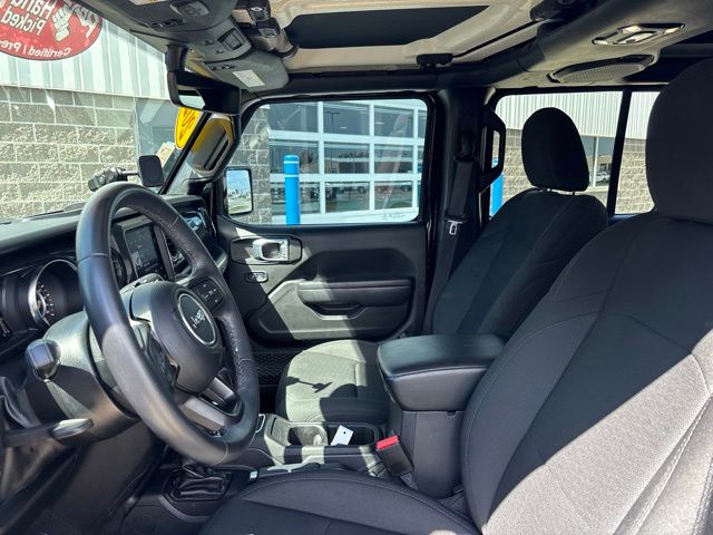 Used 2022 Black Jeep Unlimited Sport Altitude image 13