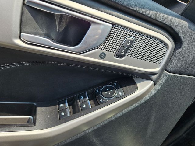 2023 Ford Explorer Limited photo