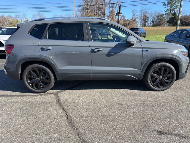 2022 Volkswagen Taos SE 4Motion