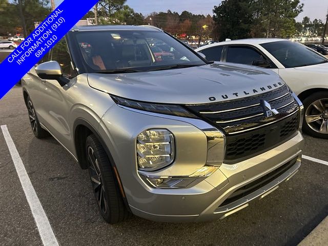 2022 Mitsubishi Outlander SEL's photo