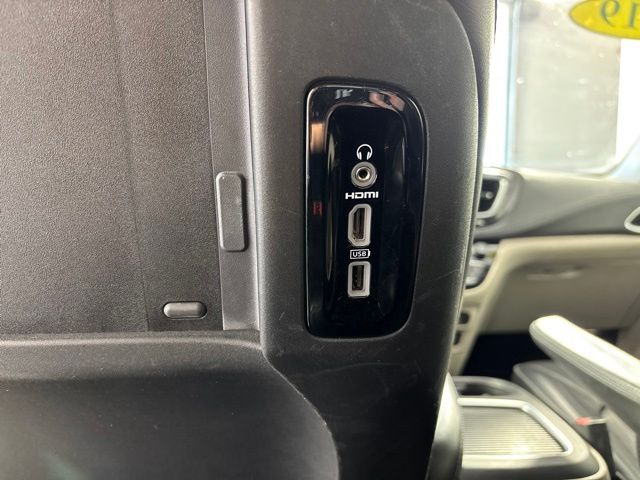 Used 2019 Chrysler Pacifica Van