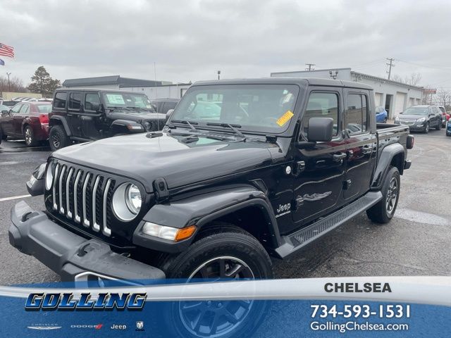 Black Clearcoat 2022 Jeep Gladiator Overland Crew Cab 4WD Pickup Truck Four-Wheel Drive 6-Speed Manual