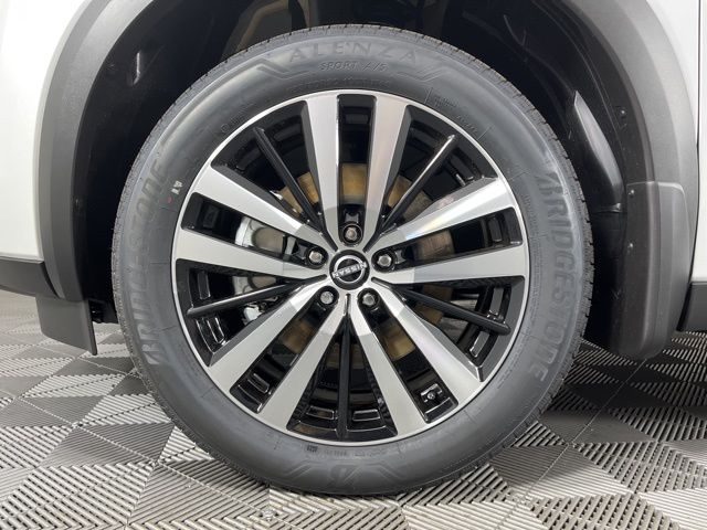 2025 Everest White Pearl Tricoat Nissan Pathfinder Platinum 4X4 SUV