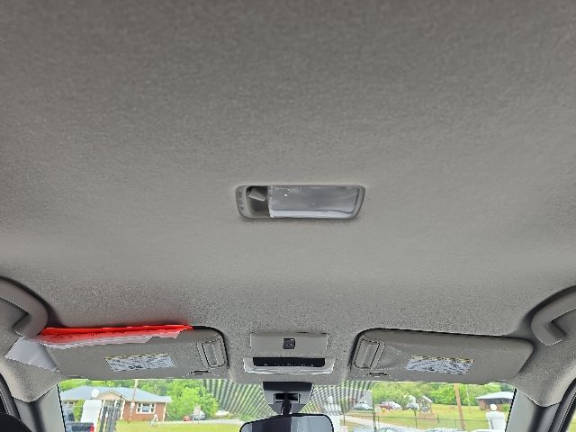 2024 Nissan Kicks SR:168732B