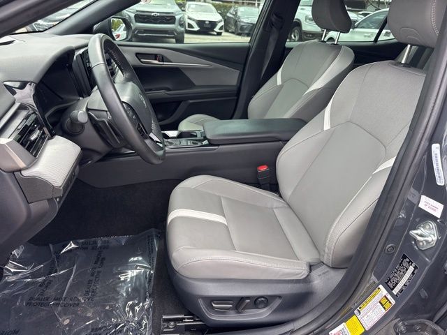 2025 Toyota Camry SE - Photo 10