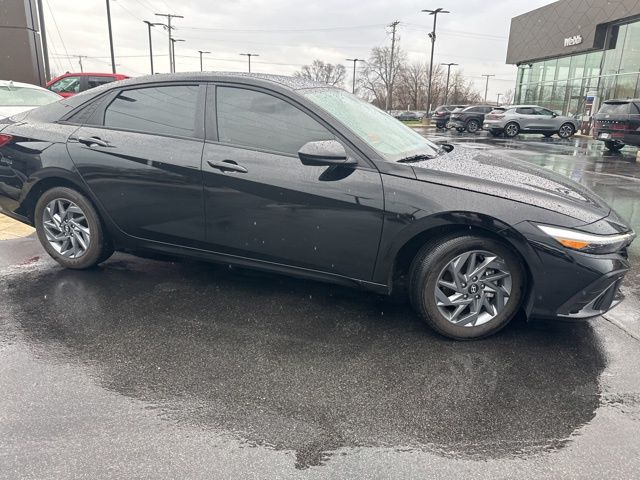 Used 2024 Black Hyundai SEL image 21