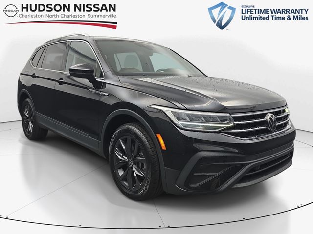 Deep Black 2023 Volkswagen Tiguan SE FWD SUV / Crossover Front-Wheel Drive 8-Speed Automatic