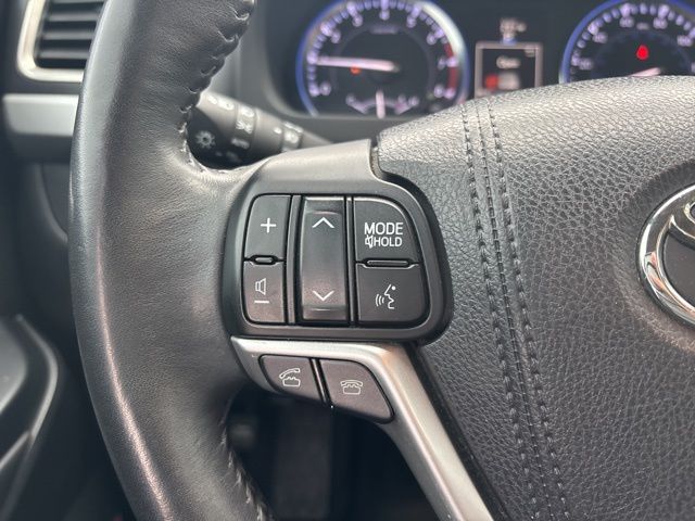 used 2015 Toyota Highlander car, priced at $15,999