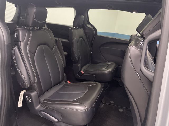 2023 Chrysler Pacifica Touring L photo