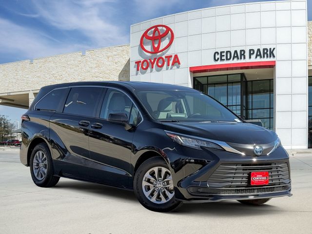 2022 Toyota Sienna LE 8-Passenger FWD