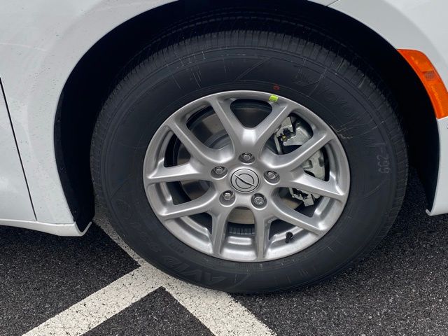 new 2026 Chrysler Pacifica car, priced at $40,958