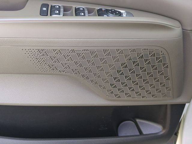 Used 2026 White Kia LXS image 15
