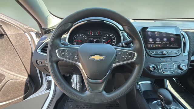 Used 2025 White Chevrolet LT image 12
