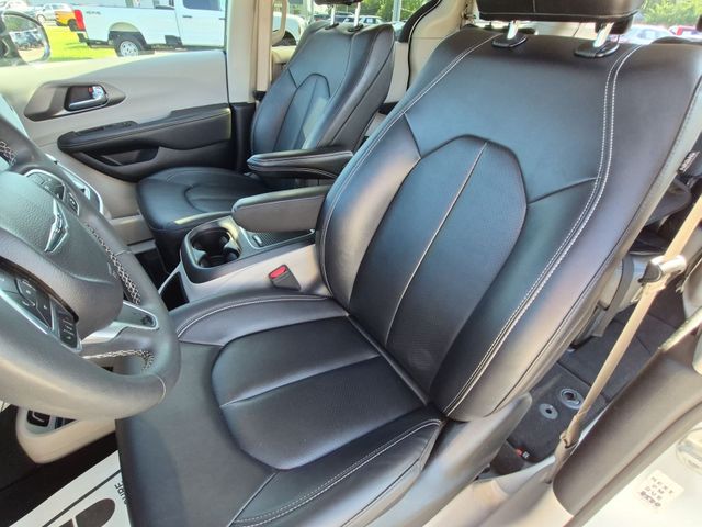 Used 2024 Silver Chrysler Touring L image 21