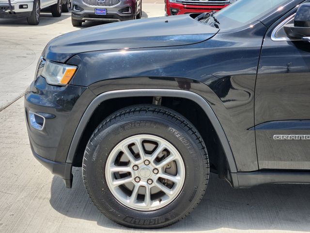 2018 Diamond Black Crystal Pearlcoat Jeep Grand Cherokee Laredo 4X4 SUV